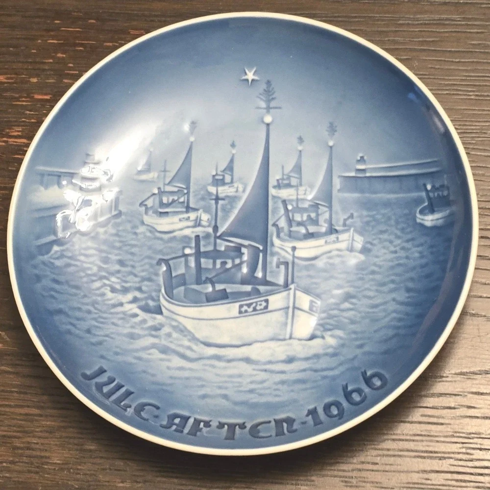 1966 Bing & Grondahl Home for Christmas Blue White Porcelain Collector Plate